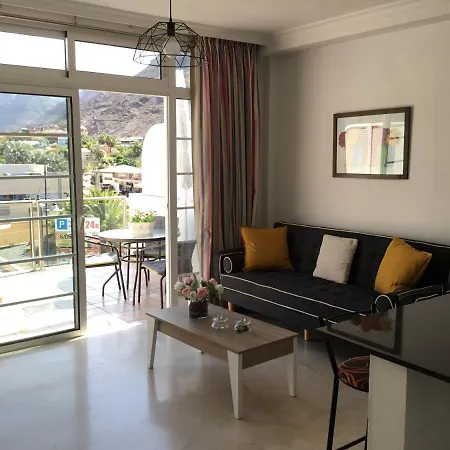 Side * Puerto De Mogan