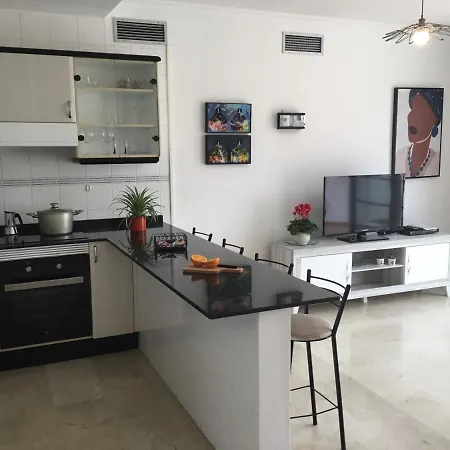 Side Apartment *