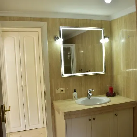 Side Apartment *