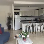 דירה Side